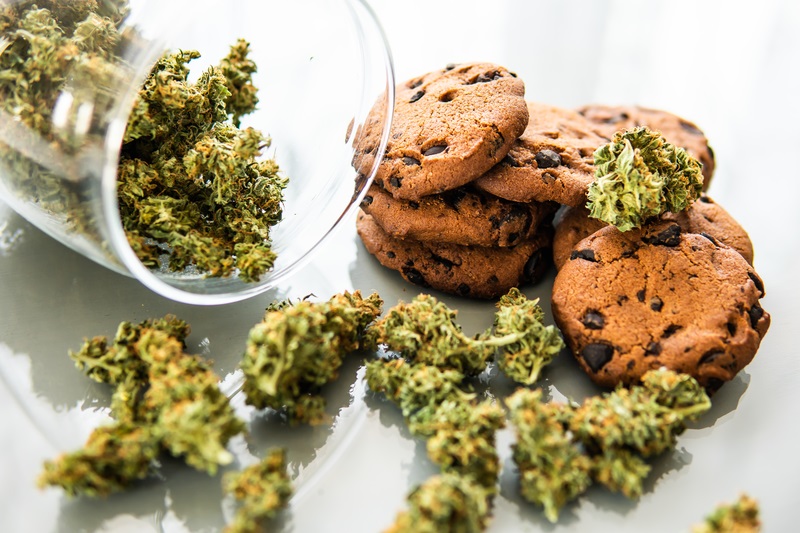 Here’s What Foods Scientists Says People With the Munchies Crave The Most